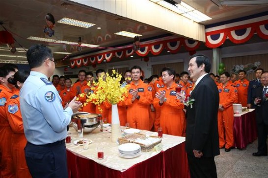 總統主持空軍「P-3C型機」接機典禮暨出席接機茶會