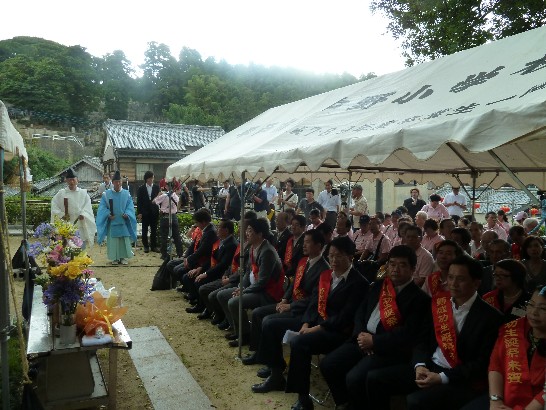 本處戎總領事義俊偕夫人張秀真女士，黃水益秘書，吳沛晃領事，李蕙珊副領事，林育柔副領事前往平戶市參加鄭成功誕辰祭典暨鄭成功紀念館啟用儀式