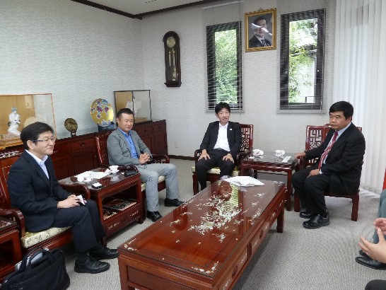 國土交通省九州運輸局佐藤尚之局長（左三）