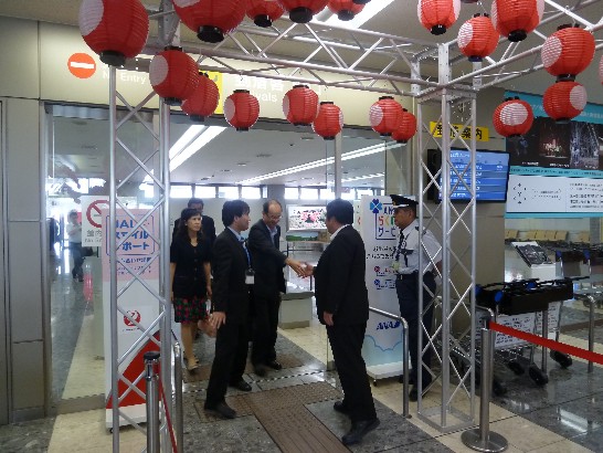 沈大使抵達山口宇部機場戎總領事前往接機