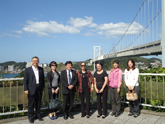 李淑珍・名譽團長行政院院長夫人參觀關門大橋