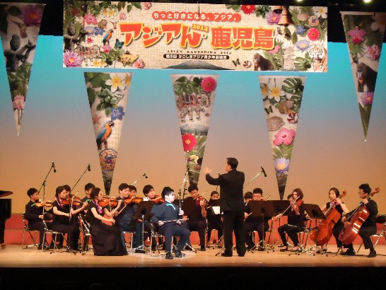 照片2.傳統樂器高胡加入合奏