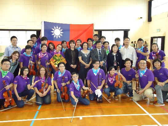 照片3.福岡市立南片江小學音樂交流會合影