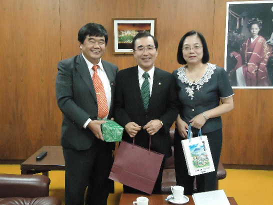 戎總領事夫婦與鹿兒島市森博幸市長會面