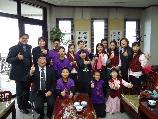 照片6.插角國小金敏分校訪日團參訪駐福岡辦事處