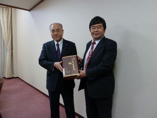 大同青果大野憲俊社長（左）