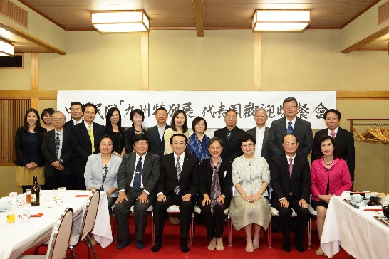 台湾代表団と福岡弁事処全員の集合写真