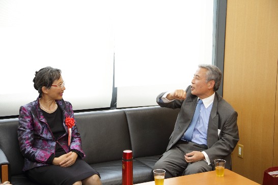 李淑珍・名誉団長行政院院長夫人と九州経済連合会麻生泰会長との会談