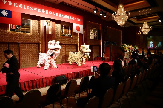 獅子舞のパフォーマスから開会が始まった