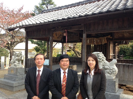 戎総領事、謝延淙副領事、李惠珊副領事が台湾蓬莱米の母末永仁の故郷の釜蓋地緑神社に訪問した