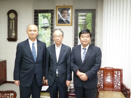 佐賀県議会石井秀夫議員、土井敏行議員及び戎総領事の撮影