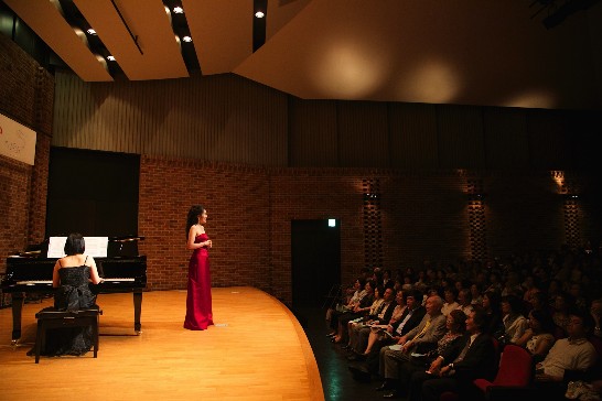 戎総領事夫妻が九州台日文化交流会主催の「音楽の集い」に出席した