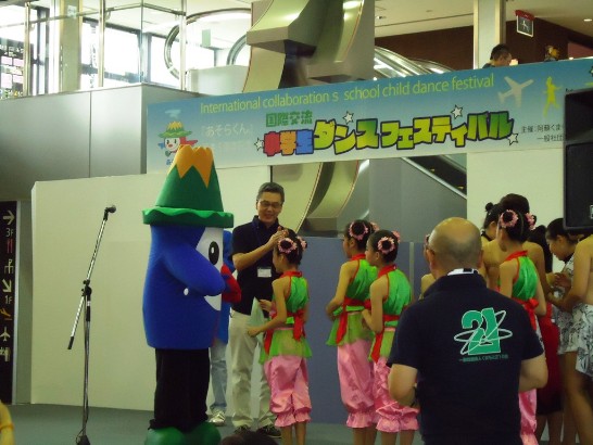 写真3.岡山小学校が「熊本阿蘇獎」（第四名）を受賞した