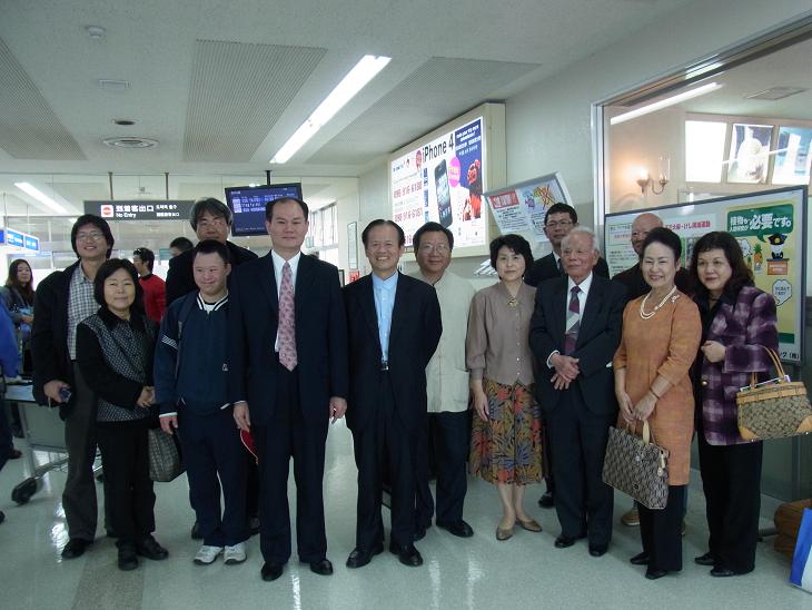 行政院文化建設委員會洪副主委慶峰於本（100）年3月14日至18日率團來沖出席「兒童‧未來‧訊息展」。