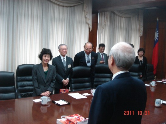 北海道高橋知事一行拜會亞東關係協會。