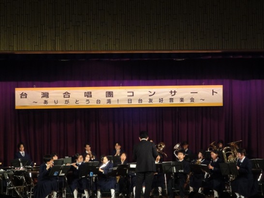東川町東川中學吹奏部表演情形。