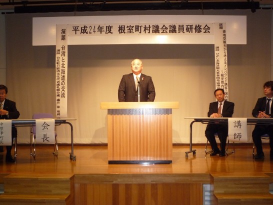 中標津町議會議長萬和男致詞。