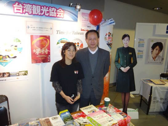 本處徐處長與台灣觀光協會職員合影。