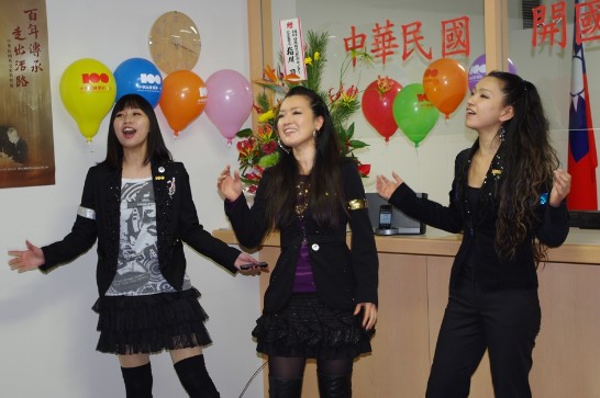 北海道知名樂團「super pants 」 演唱中文歌曲。