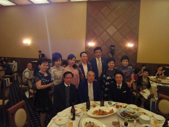 本處徐處長、北海道議會丸岩、吉田議員與「中華民國依依歌唱舞踊協會」訪日團合影。