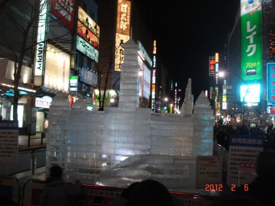 北海道各界執行委員會製作我總統府及高鐵冰雕