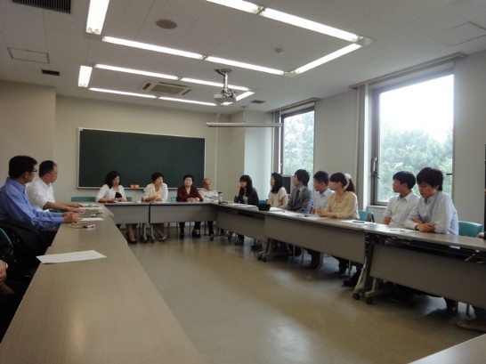 立法院黃委員文玲等一行與北海道地區台灣留學生舉行座談會。