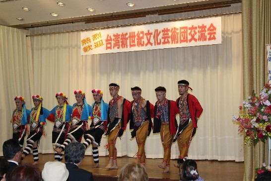 台灣新世紀文化藝術團表演情形一。