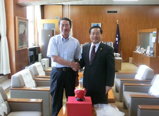 陳處長與加藤議長合影