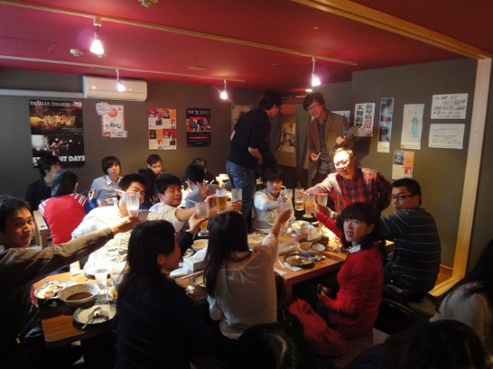 当処徐処長と留学生達との一枚