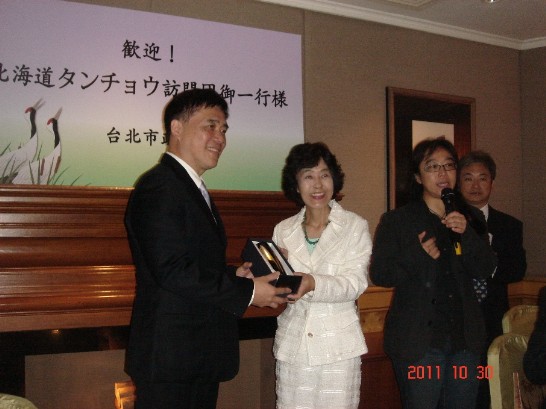 台北市郝市長と北海道高橋知事との一枚