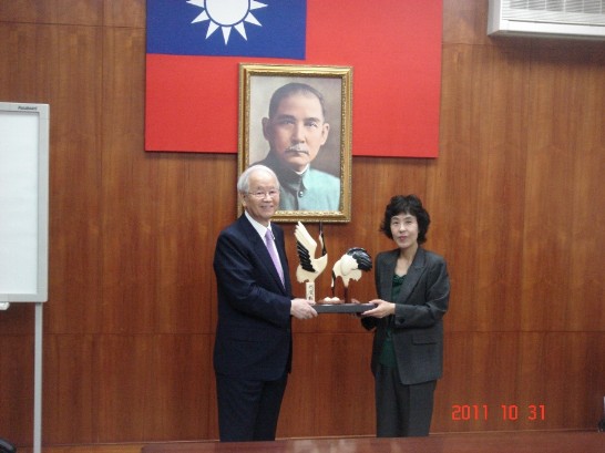 亜東関係協会彭会長と北海道高橋知事との一枚