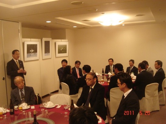 懇親会の様子。