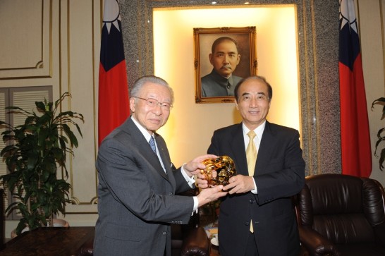 「北海道商工会議所連合会」の名誉会頭伊藤義郎氏が立法院王院長を表敬訪問