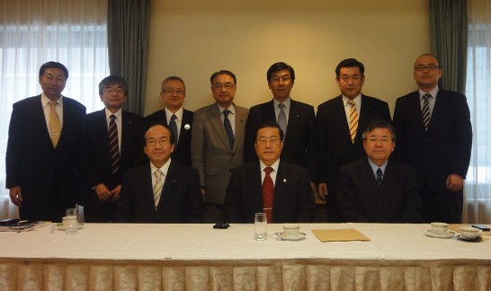 陳処長と北海道議会の公明党議員等との集合写真