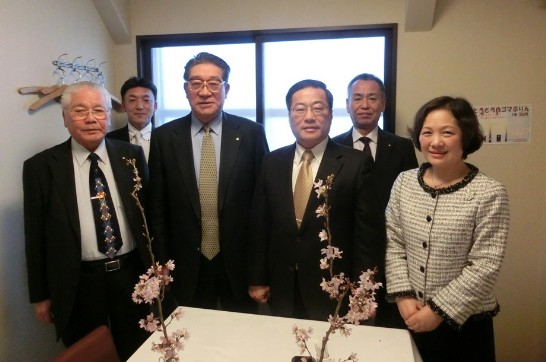 陳処長夫妻と新ひだか商工会の會澤会長一行との昼食会