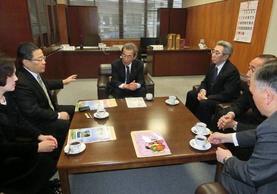 陳処長と浦河商工会議所の上田会頭等との懇談