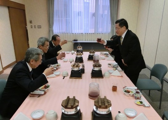 陳処長が浦河商工会議所の上田会頭等の招きに応じ、参加した昼食会