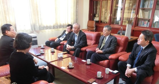 陳処長と日高町商工会議所の田中建夫会長等との懇談