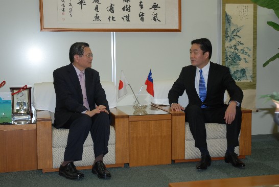 一、高知縣知事尾崎正直於本（101）年2月1日拜會黃處長，並就知事將於2月5日偕該縣議會議長中西哲、相關縣議員及當地著名YOSAKOI舞蹈團「花神樂」及「HONIYA」等180餘人自高知龍馬機場搭乘包機訪華，受到中華民國政府協助一行在台行程及安排參加台灣燈會表演事，再次當面表示謝意。