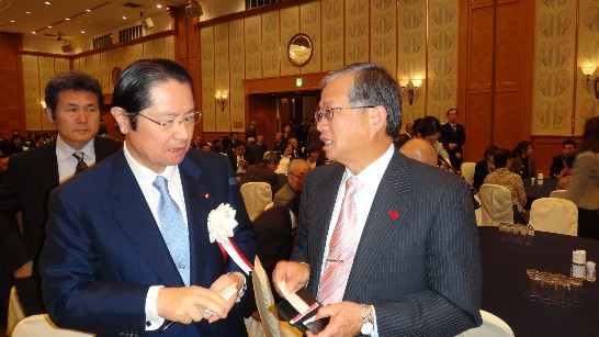 蔡處長應邀出席前眾議院副議長衛藤征士郎在大阪演講會-2 2013.11.11