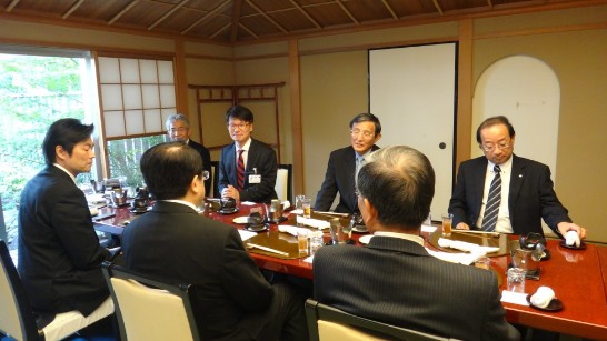 李會長嘉進104年10月30日與和歌山縣仁坂吉伸知事進行餐