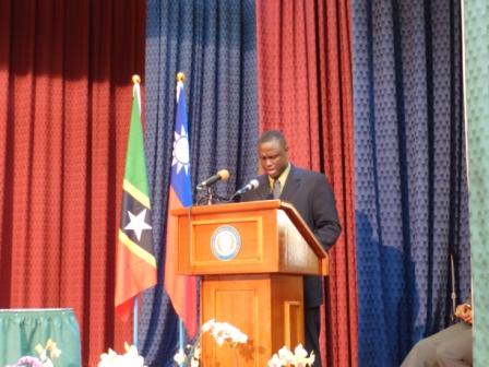 克國教育部長Nigel Carty部長表示我政府協助克國於教育、農業、能源、技職及觀光等領域之發展，實為克國1983年建國來在國際間最重要之盟邦。