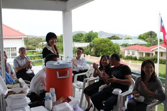 館團同仁員眷與留學生等交流熱絡。