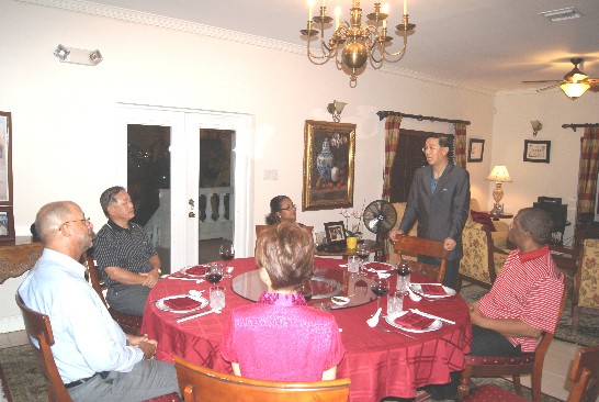 曹大使夫婦設宴為克國觀光暨國際運輸部長史卡力夫婦(Richard O. 