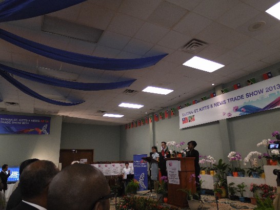 本館安排當地歌手Sahira David小姐演唱中華民國國歌，贏得現場來賓熱烈掌聲。