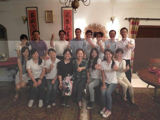 餐會後本館同仁與青年大使團合照。