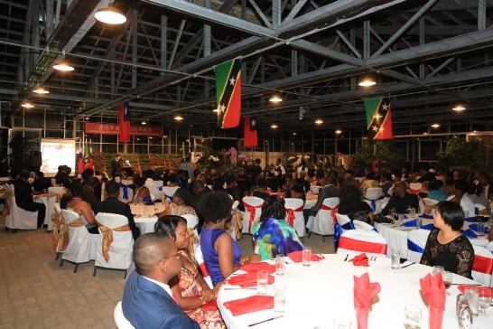 本館本年在台克兩國聖啟斯生態公園舉辦國慶酒會，計約210名賓客出席獲得熱烈迴響。