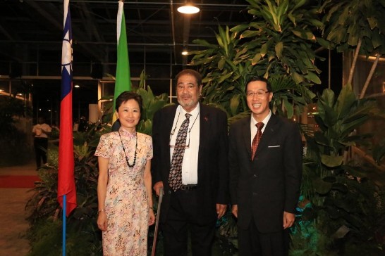 克國副總督Eustace John出席本館國慶酒會。