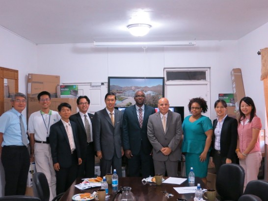 曹大使偕駐館同仁與該會Damion Hobson會長、副會長Jose Rosa、秘書Amanda Williams共同合影留念。