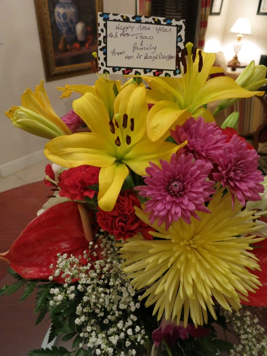 道格拉斯總理以花籃及賀卡向駐館祝賀農曆新年。